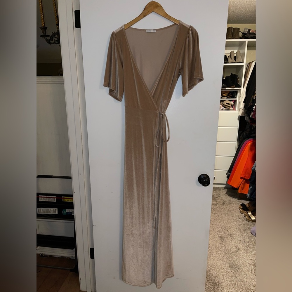 Baltic Born “Meghan” Velvet Maxi Dress Shell - Picture 5 of 9